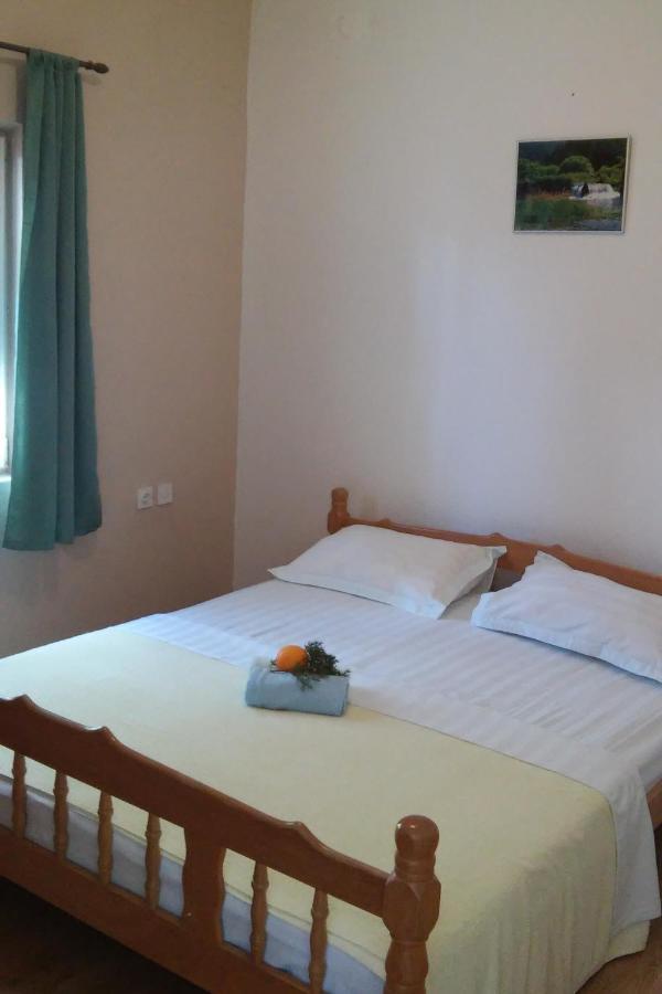Gdinj Seaside Secluded Apartments Cove Skozanje, Hvar - 14899 מראה חיצוני תמונה